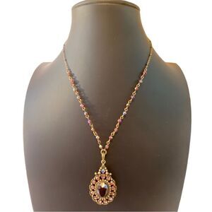 Antique Gold Toned Pendant Necklace. Great Vintage look.